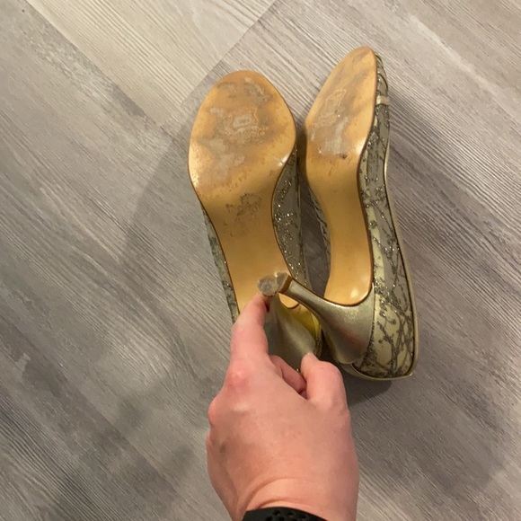 Stuart Wietzman Filgre Gold, Sparkly, Peak-a-boo High/Kitten Heels Size 7 - Picture 5 of 10